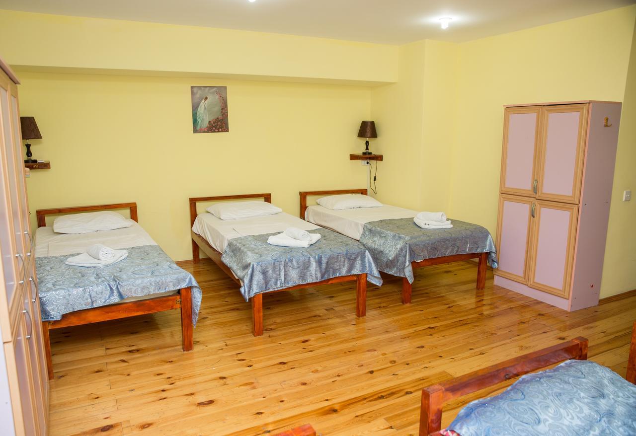 Highland Park Hostel Baky Esterno foto