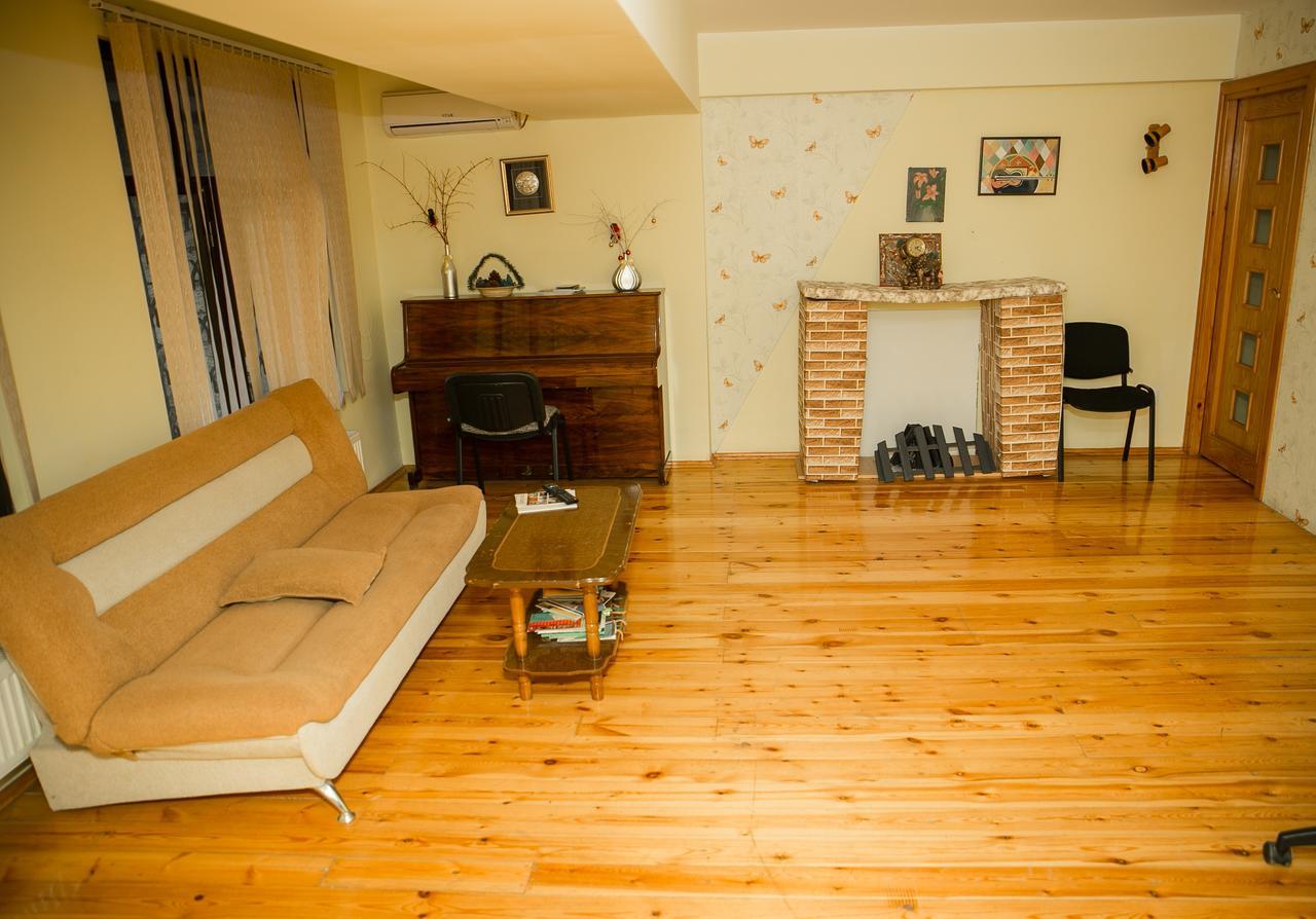 Highland Park Hostel Baky Esterno foto